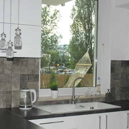 公寓 Sunny Sleeps 4 By The With Garden Patio - Przymorze