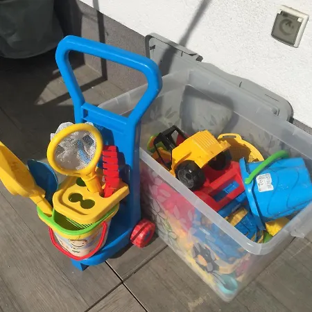 公寓 Sunny Sleeps 4 By The With Garden Patio - Przymorze *