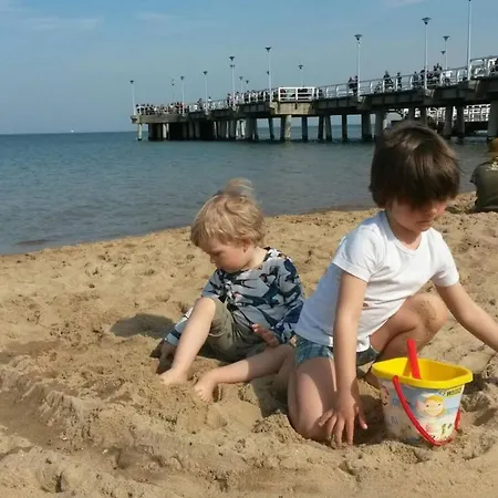 公寓 Sunny Sleeps 4 By The With Garden Patio - Przymorze 格但斯克