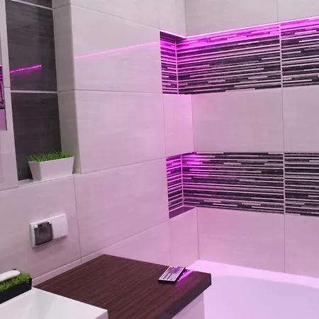 Sunny Sleeps 4 By The With Garden Patio - Przymorze Apartament *