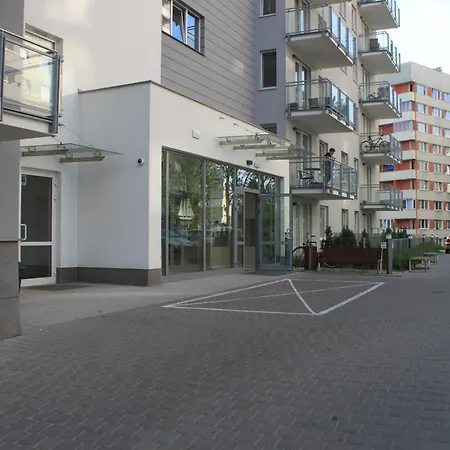 公寓 Sunny Sleeps 4 By The With Garden Patio - Przymorze