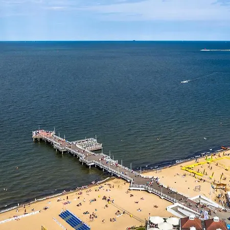 Sunny Sleeps 4 By The With Garden Patio - Przymorze