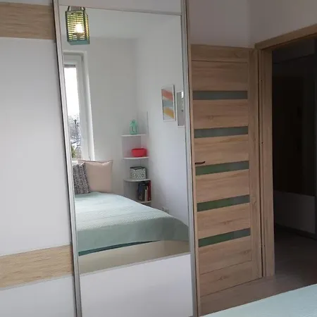 Διαμέρισμα Sunny Sleeps 4 By The With Garden Patio - Przymorze Γκντανσκ