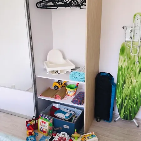 Sunny Sleeps 4 By The Beach With Garden Patio - Przymorze 아파트 그단스크