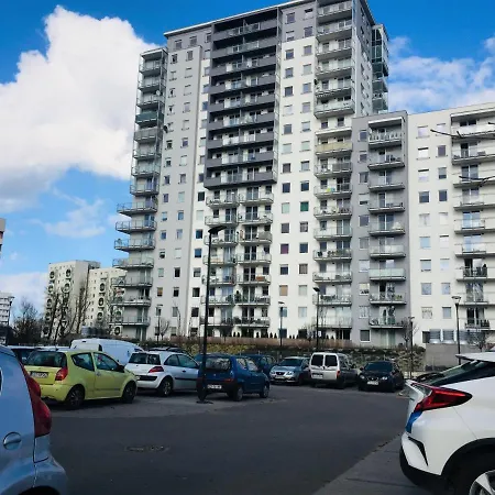 Sunny Sleeps 4 By The With Garden Patio - Przymorze 公寓 格但斯克