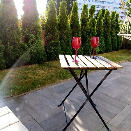 Sunny Sleeps 4 By The With Garden Patio - Przymorze Apartment