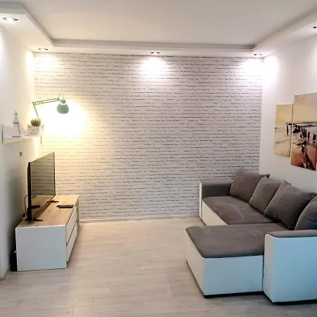 Sunny Sleeps 4 By The Beach With Garden Patio - Przymorze 아파트 그단스크