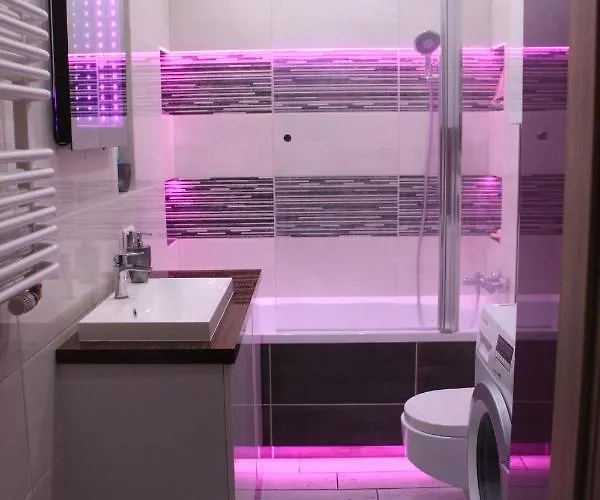 דירה Sunny Sleeps 4 By The With Garden Patio - Przymorze גדנסק