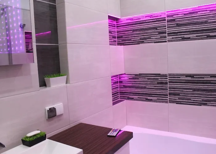 Sunny Sleeps 4 By The With Garden Patio - Przymorze Appartamento *