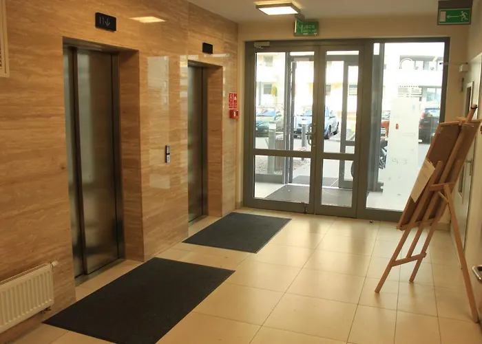 Sunny Sleeps 4 By The With Garden Patio - Przymorze דירה גדנסק