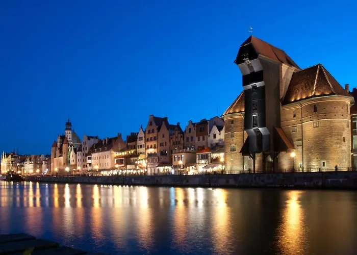 Sunny Sleeps 4 By The With Garden Patio - Przymorze דירה גדנסק