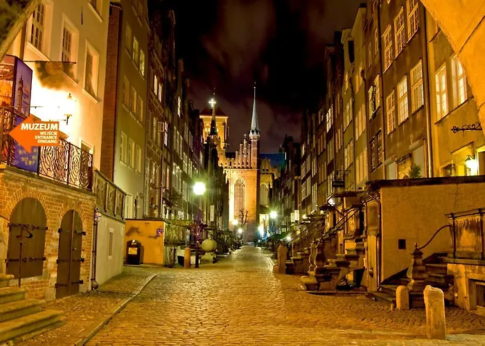 Sunny Sleeps 4 By The With Garden Patio - Przymorze דירה