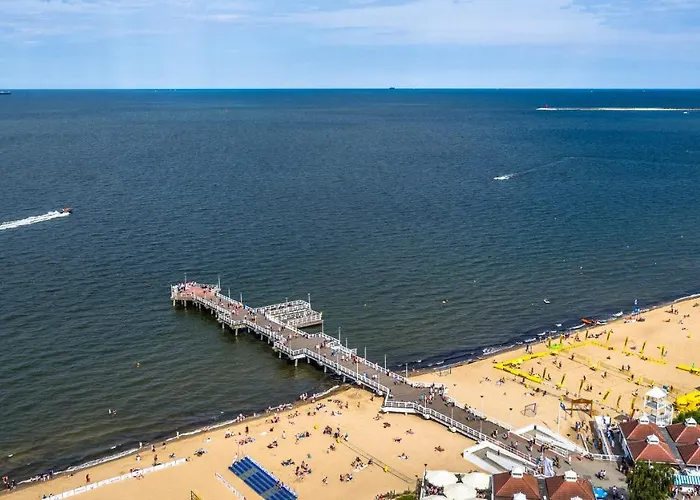 Sunny Sleeps 4 By The With Garden Patio - Przymorze