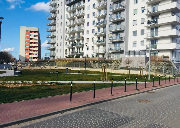 Sunny Sleeps 4 By The With Garden Patio - Przymorze