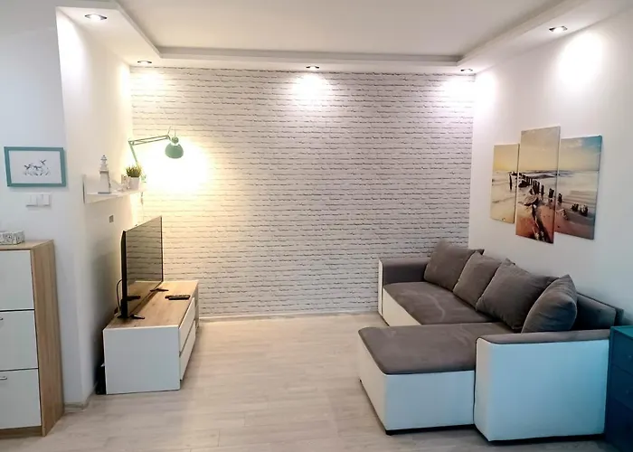 Sunny Sleeps 4 By The With Garden Patio - Przymorze Apartment Gdansk