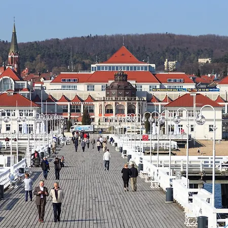 Sunny Sleeps 4 By The With Garden Patio - Przymorze Gdansk