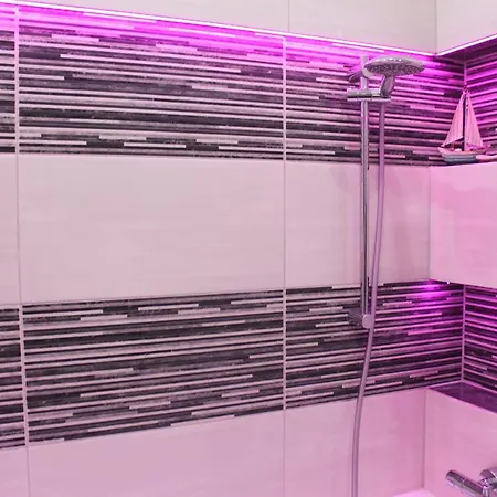 Apartamento Sunny Sleeps 4 By The With Garden Patio - Przymorze Gdansk