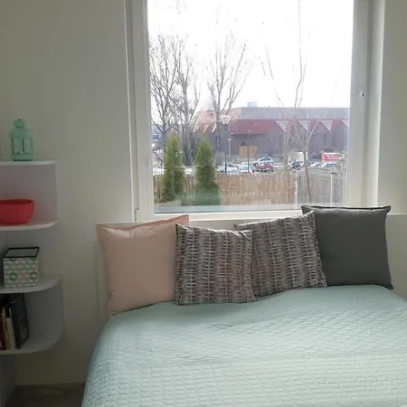 Apartamento Sunny Sleeps 4 By The With Garden Patio - Przymorze *