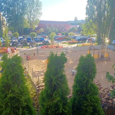 Apartamento Sunny Sleeps 4 By The With Garden Patio - Przymorze