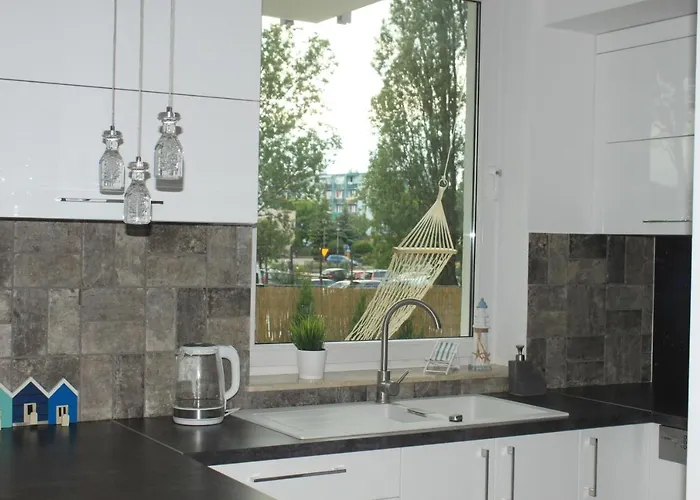 Apartament Sunny Sleeps 4 By The With Garden Patio - Przymorze