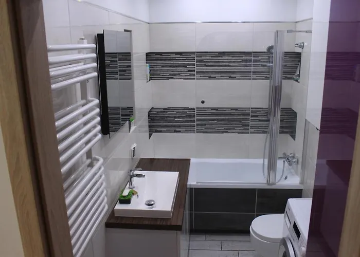 Sunny Sleeps 4 By The With Garden Patio - Przymorze Apartament Gdańsk