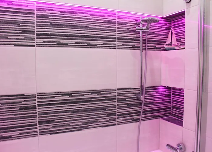 Apartament Sunny Sleeps 4 By The With Garden Patio - Przymorze Gdańsk