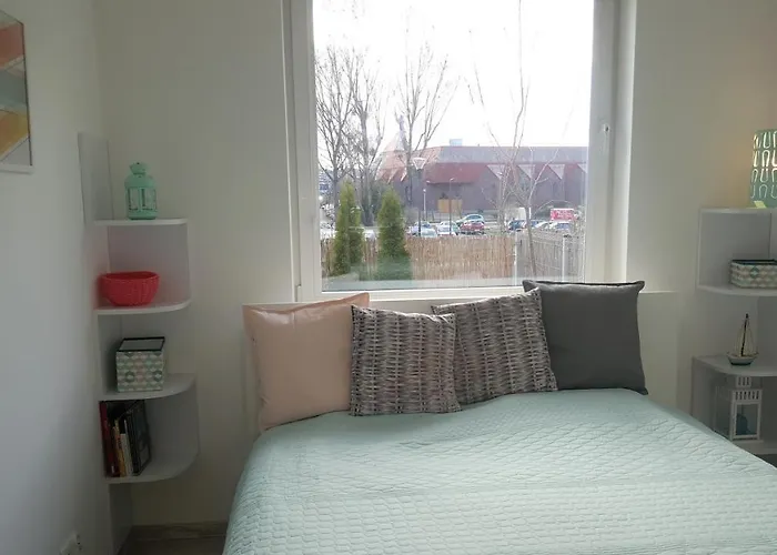 Apartament Sunny Sleeps 4 By The With Garden Patio - Przymorze *