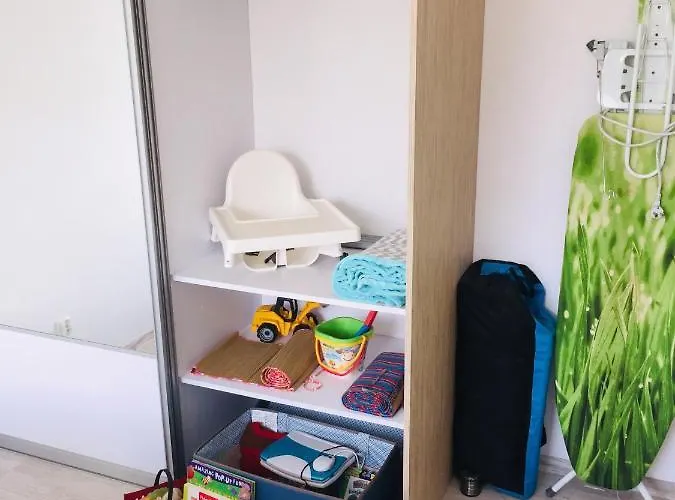 Sunny Sleeps 4 By The With Garden Patio - Przymorze Apartament Gdańsk