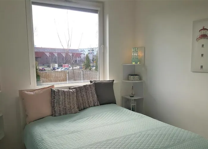 Sunny Sleeps 4 By The With Garden Patio - Przymorze Apartament *