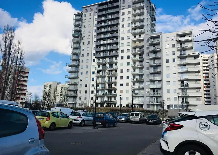 Sunny Sleeps 4 By The With Garden Patio - Przymorze Apartament Gdańsk