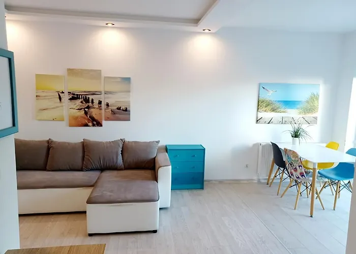 Apartament Sunny Sleeps 4 By The With Garden Patio - Przymorze Gdańsk