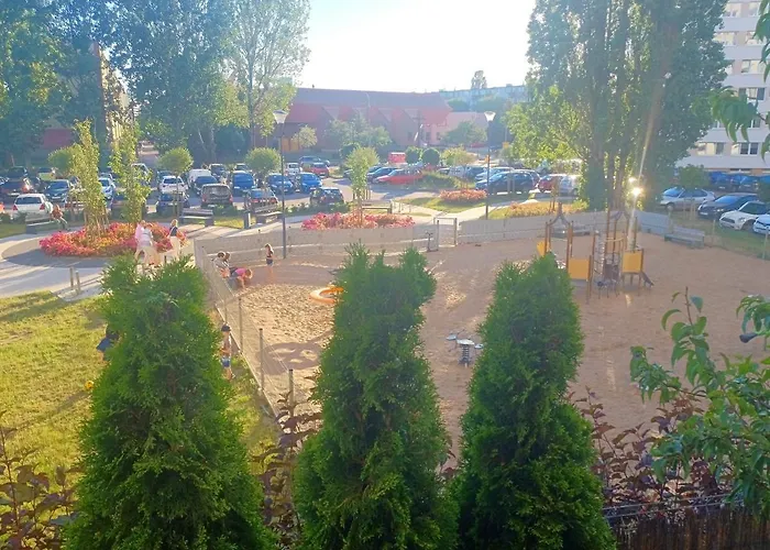 Apartament Sunny Sleeps 4 By The With Garden Patio - Przymorze